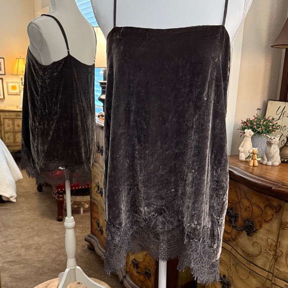 Luxurious Velvet Camisole in Rich Black 80% Rayon, 20% Silk - Picture 1 of 14